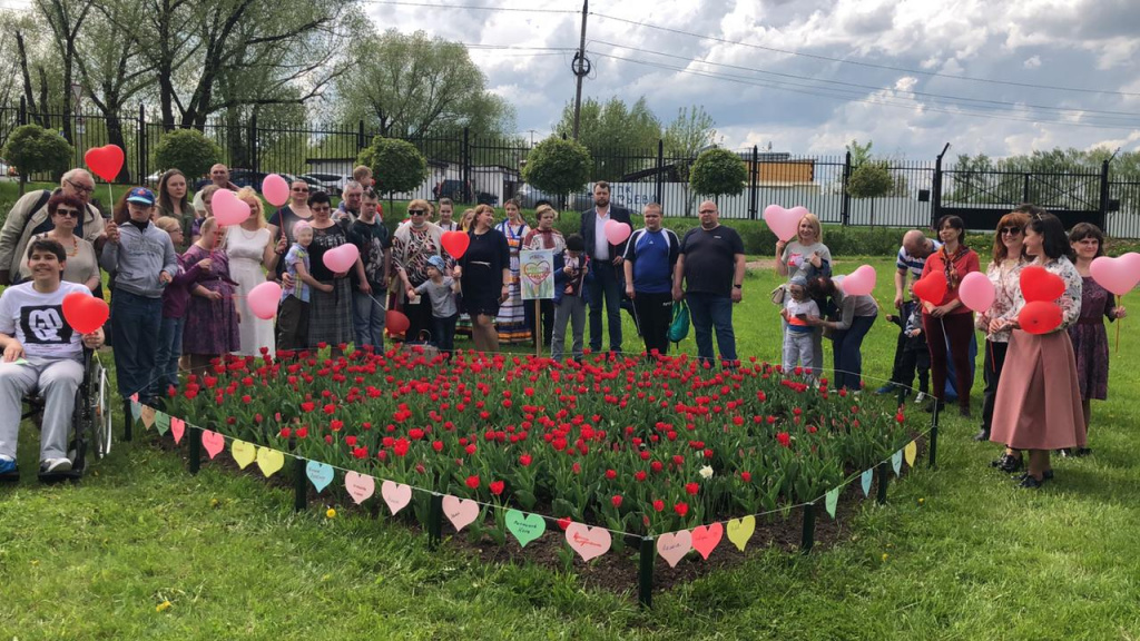 Сотрудники музея-усадьбы «Остафьево» провели акцию «Цветочное сердце»
