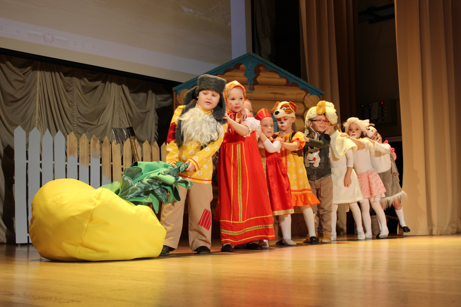 Спектакли в рамках театральной недели показали в Доме культуры «Десна»