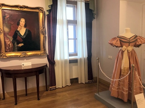 Выставку «Выход в свет. Балы и салоны в Москве XIX века» провели в музее-заповеднике «Остафьево»