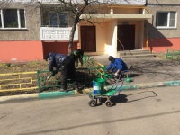 Продолжаются работы по уборке дворовых территорий в поселении Рязановское