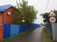 Знаки и искусственные дорожные неровности установили в Рязановском