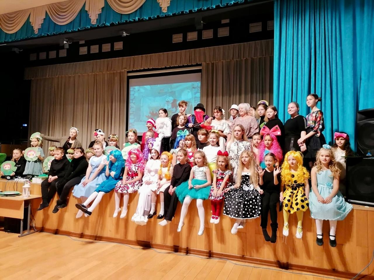 Новый театральный сезон: юные артисты школы №2083 представили музыкальную сказку «Приключения Буратино»