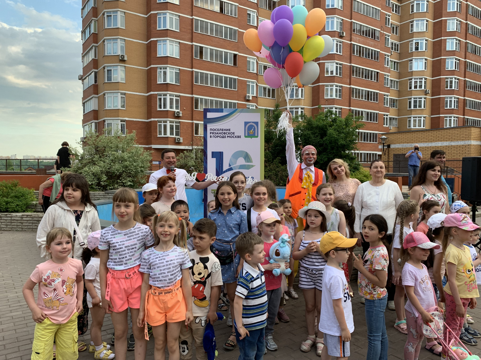 «Летние вечера в Рязановском»: уличные праздники продолжаются