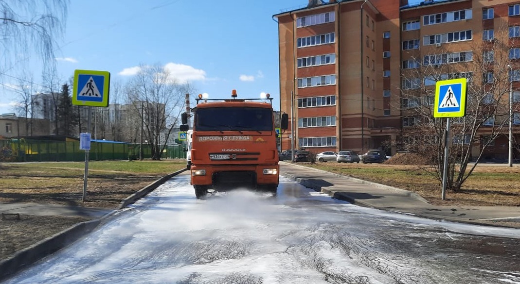 В поселении Рязановское в минувшие выходные прошла промывка дорог