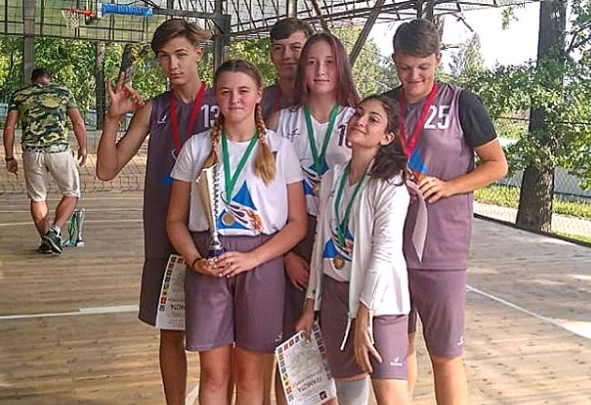 Спортсмены из поселения Рязановское заняли первое место в соревнованиях по стритболу
