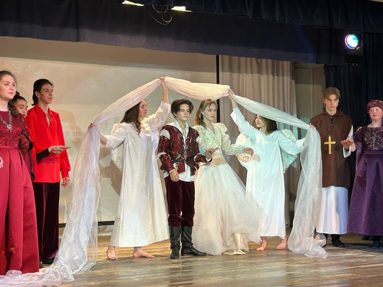 В Доме культуры «Пересвет» выступили юные актёры школы мюзикла «Гусяка»