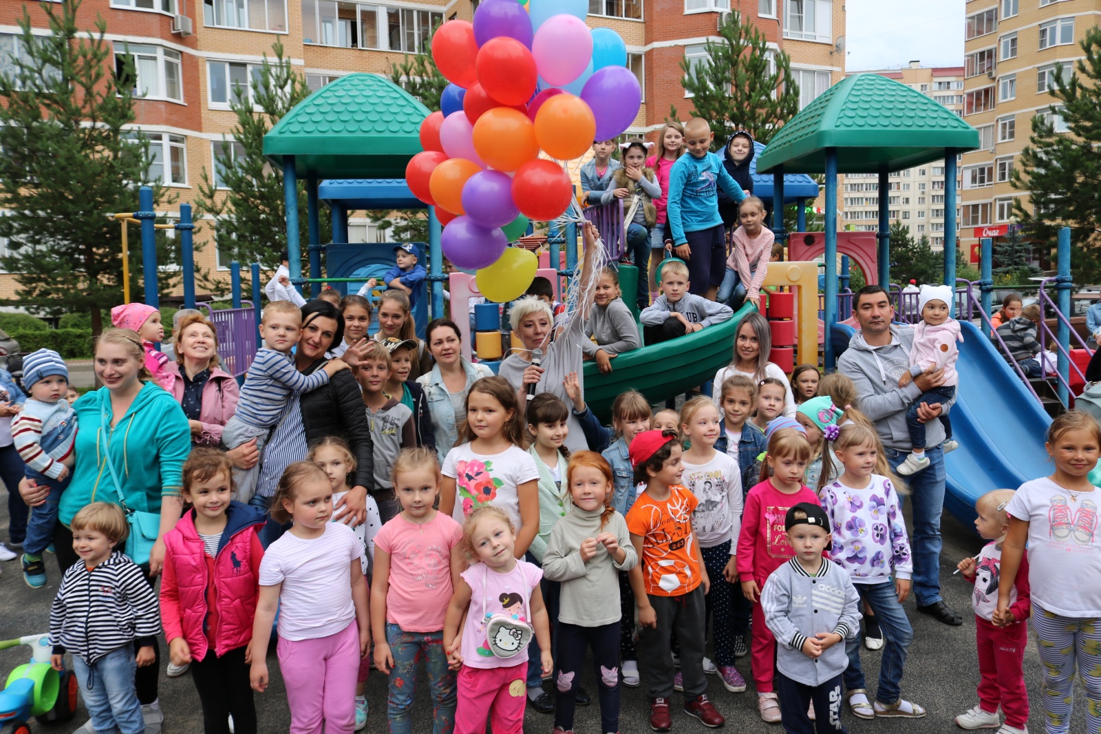 24 июля мкрн. «Родники» поселка Знамя Октября прошло очередное праздничное мероприятие «Летние вечера в Рязановском»