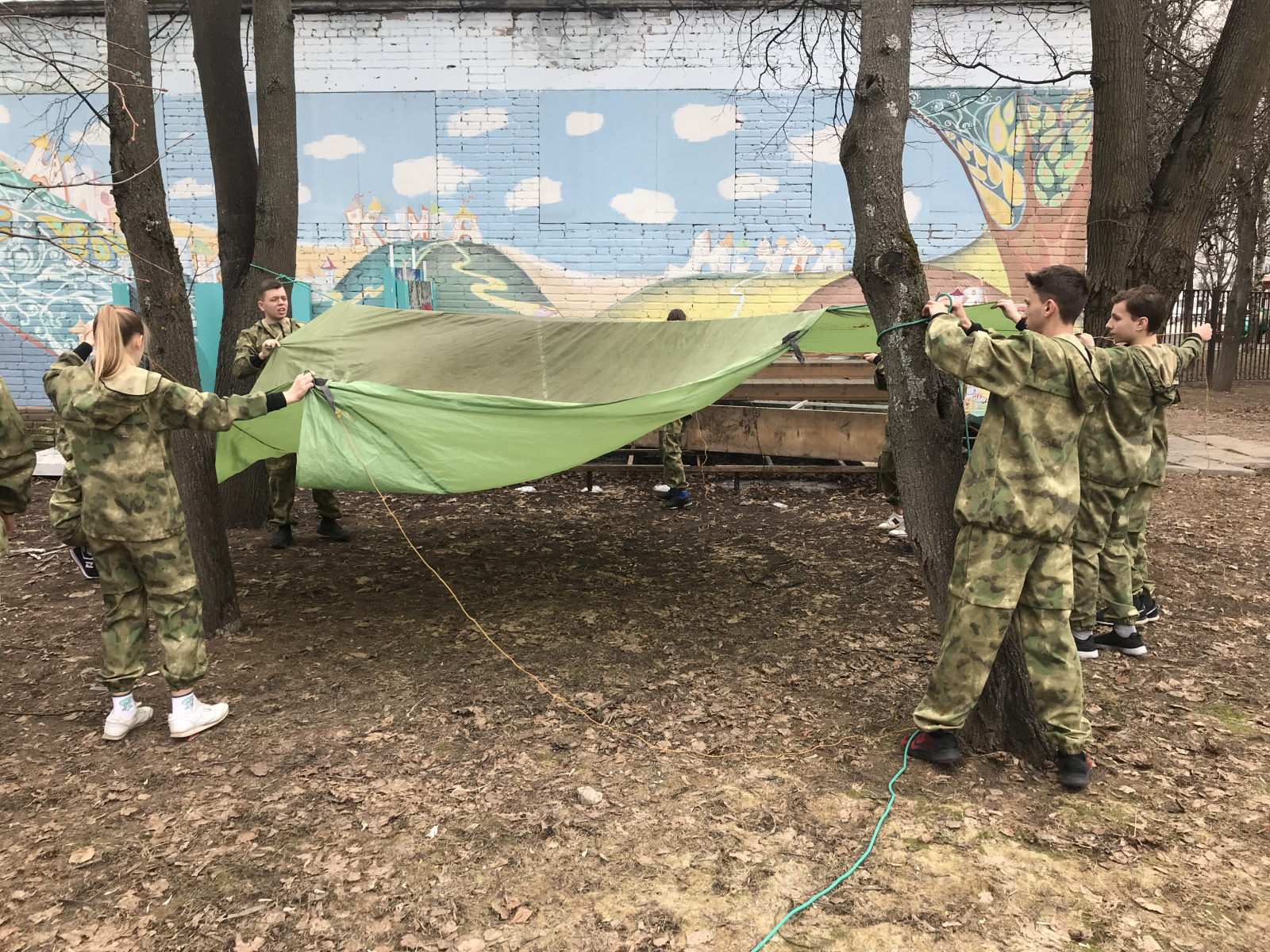 Военно-патриотические отряды школы приняли участие в городском состязании