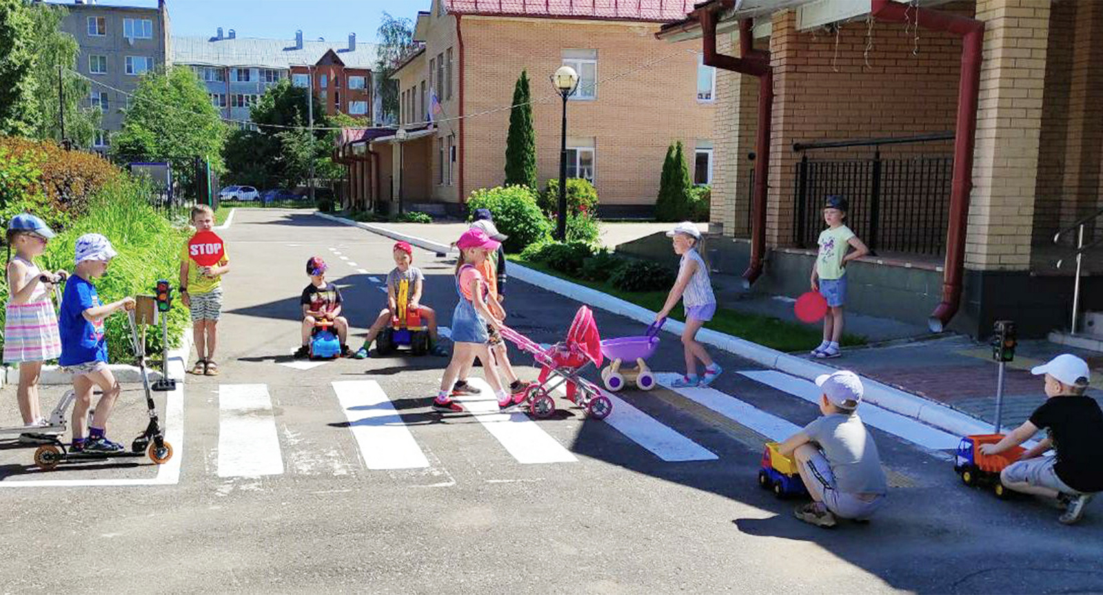 Рязановские дошкольники повторили правила дорожного движения