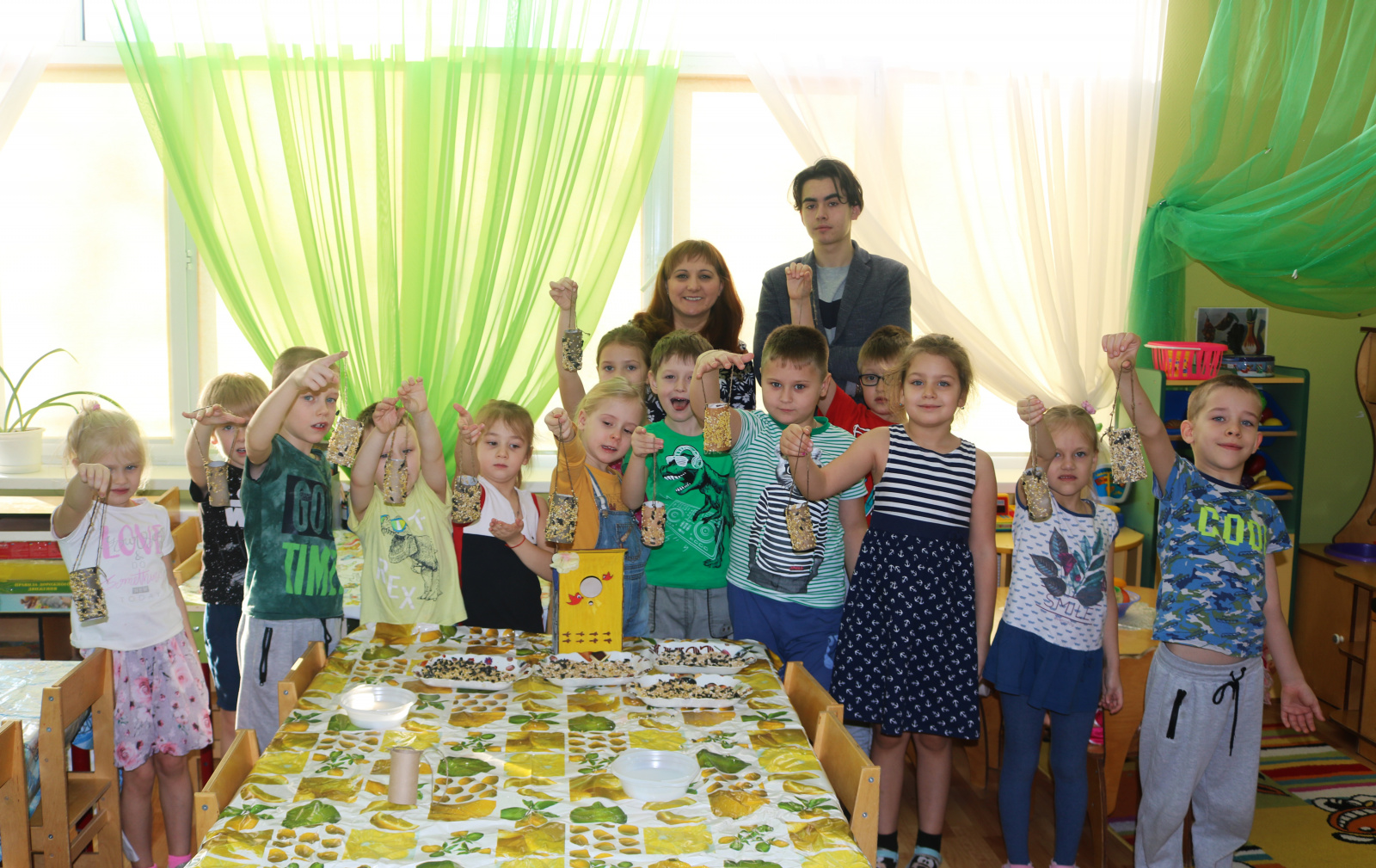 Молодежная палата поселения Рязановское продолжает акцию «Покормите птиц зимой»