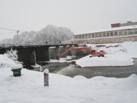 Продолжаются работы по реконструкции плотины на реке Десна