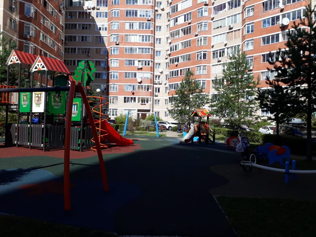 Благоустройство детской площадки завершилось на территории поселения Рязановское 