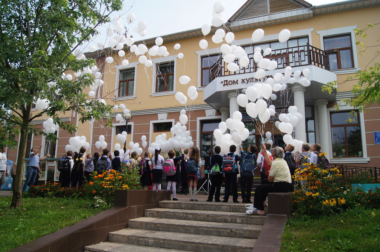 В Доме культуры "Десна" почтили память погибших школьников в Беслане