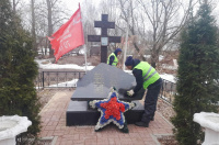 Коммунальные службы приступили к приведению в порядок памятников на территории поселения Рязановское