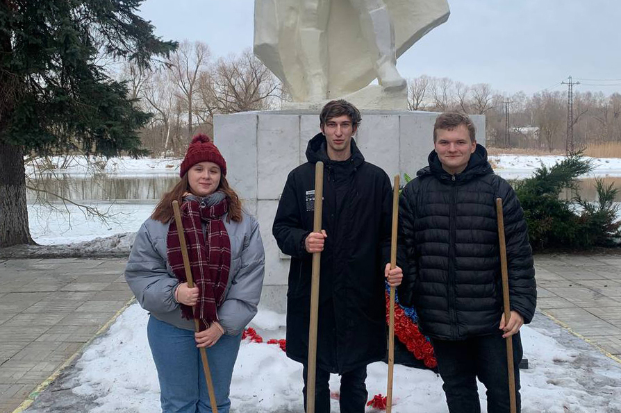 Молодежная палата поселения Рязановское приняла участие в мемориально-патронатной акции