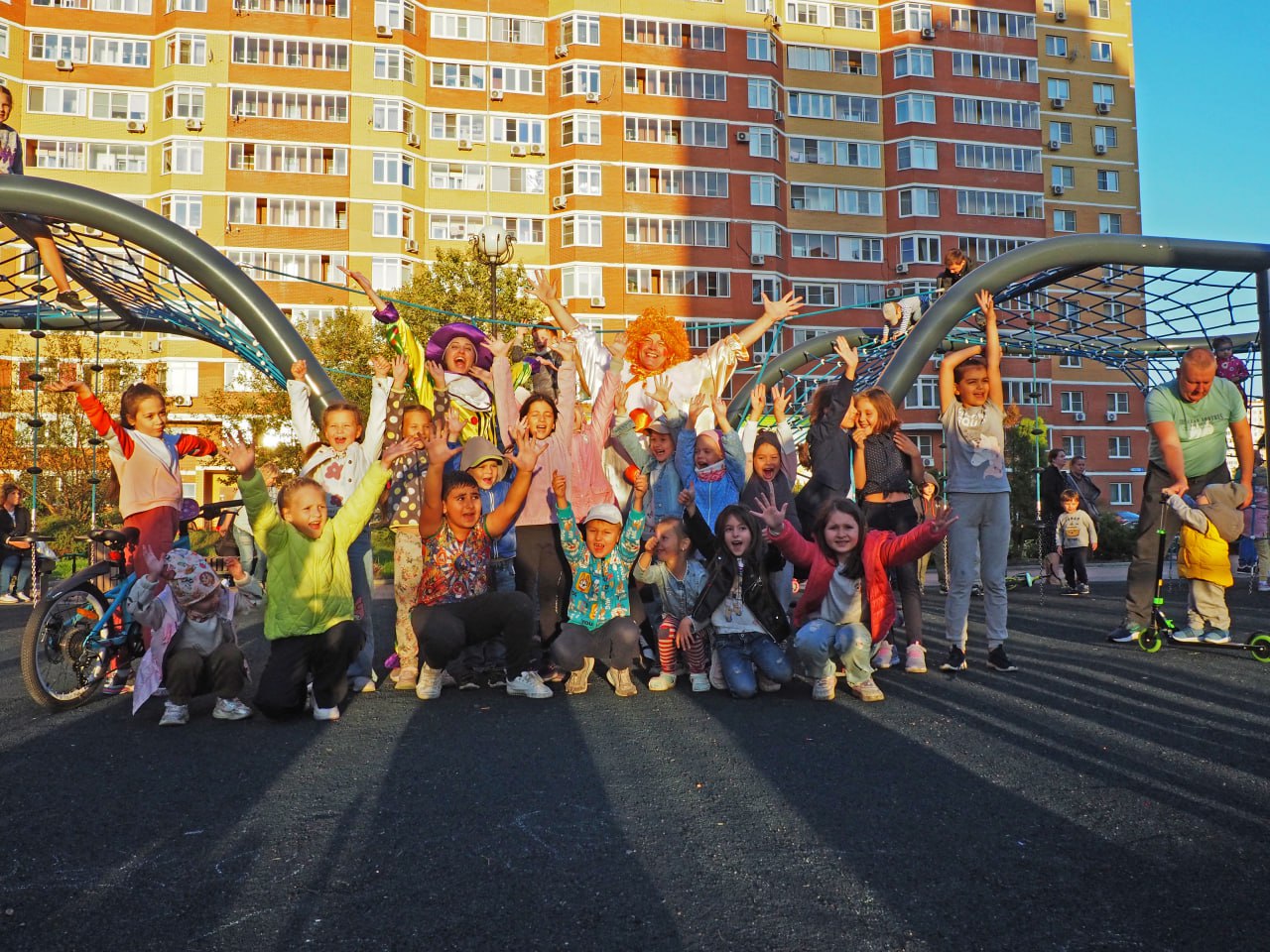 «Золотая осень в Рязановском»: уличные интерактивные представления продолжаются