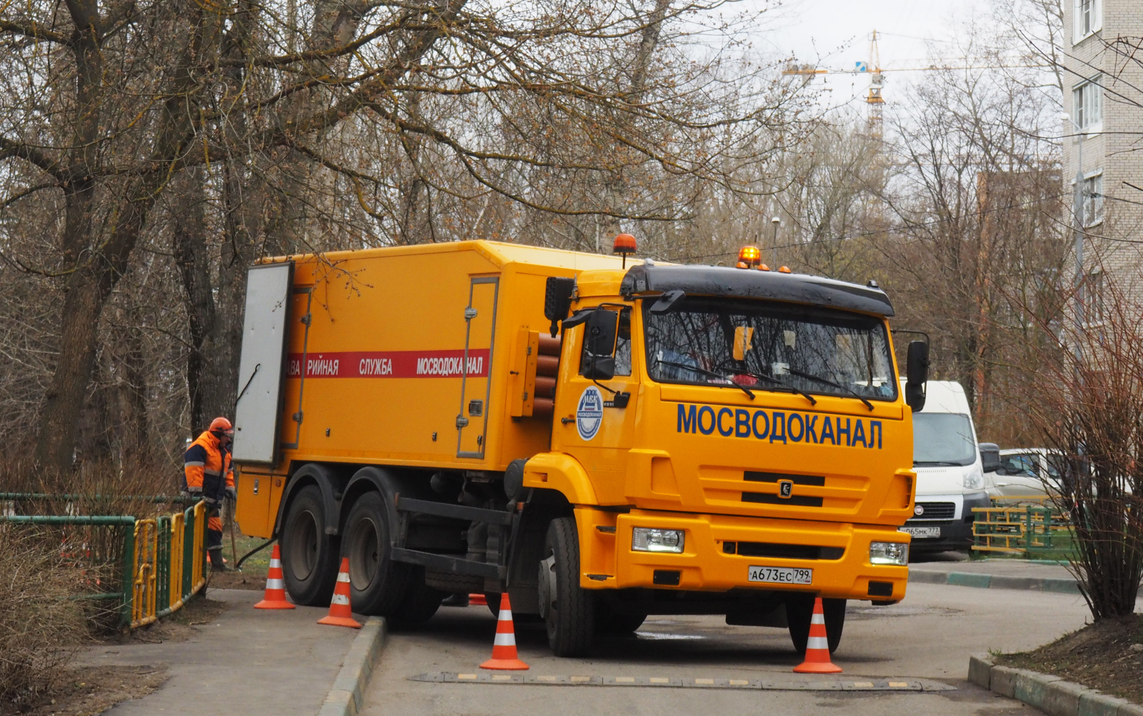 В поселке Знамя Октября проводится видеодиагностика канализационной сети