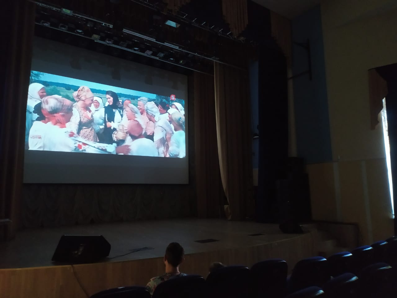 Сотрудники Дома культуры «Десна» подготовили к открытию «Виртуальный зрительный зал»