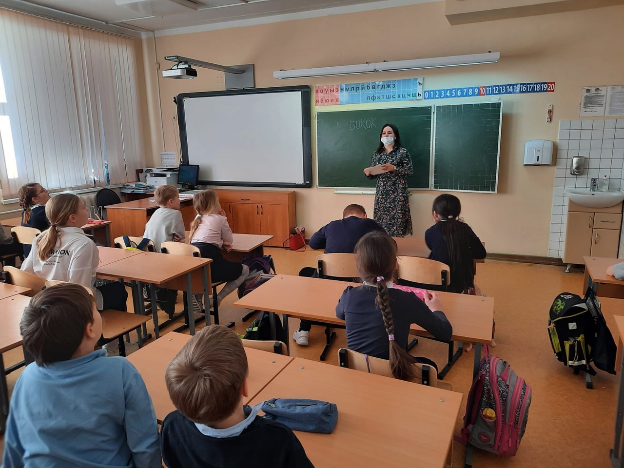 Воспитанники школы №2083 приняли участие в литературной беседе