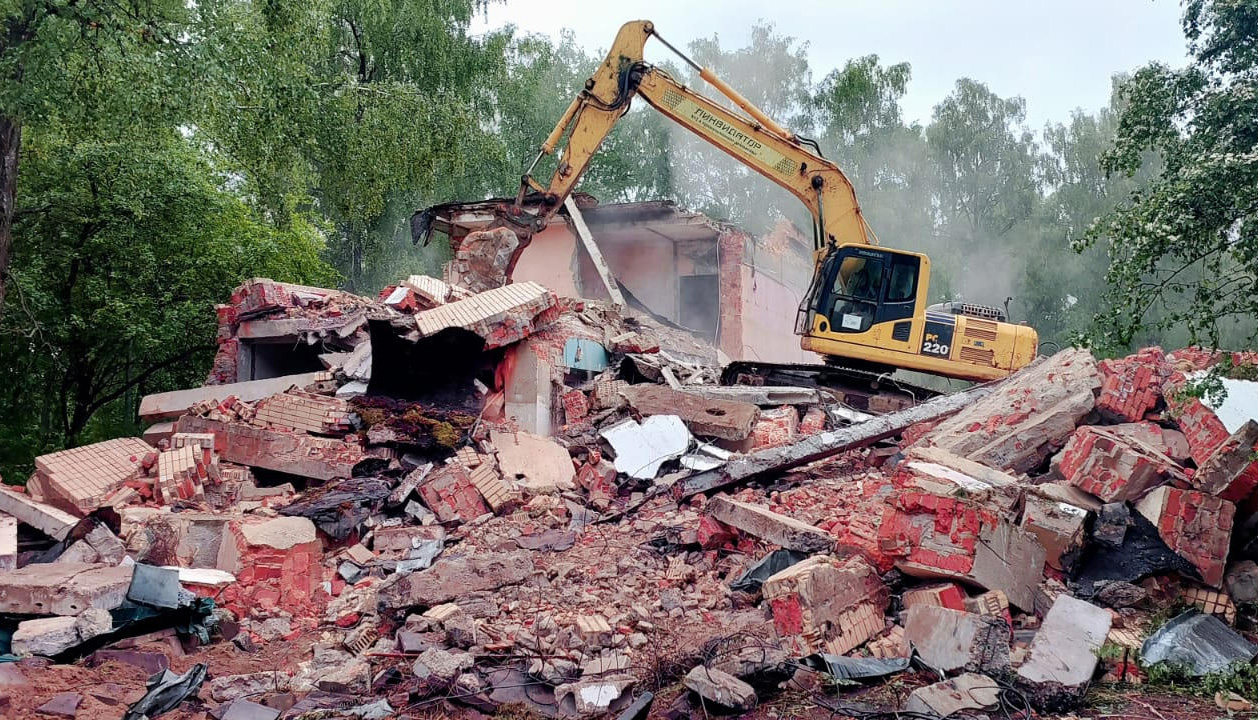 Продолжаются работы по демонтажу аварийных объектов капитального строительства в поселении Рязановское