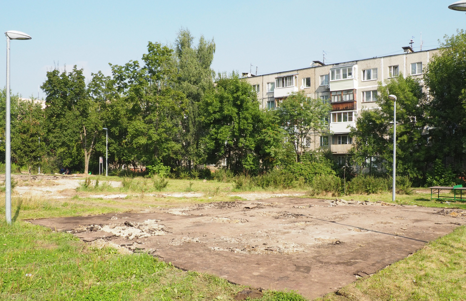 Началась реконструкция детских площадок в поселке Знамя Октября
