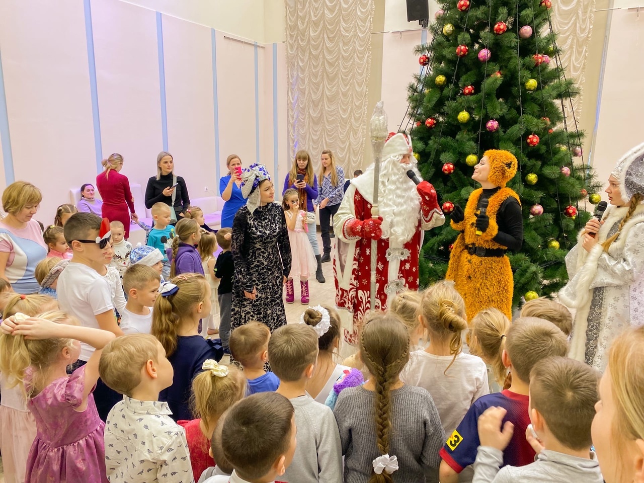 Новогодний спектакль состоялся в ДК «Десна»