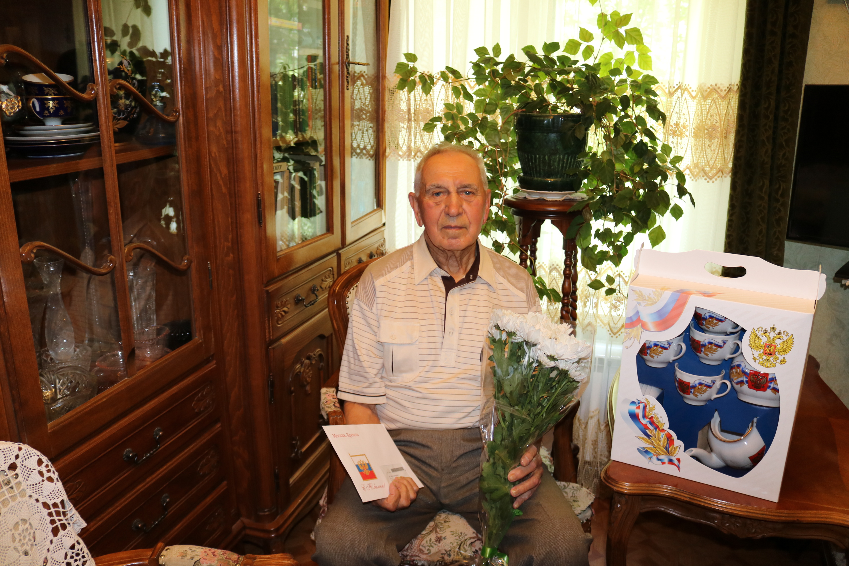 В Рязановском 90-летний юбилей отметил ветеран Вооруженных сил Иван Бут