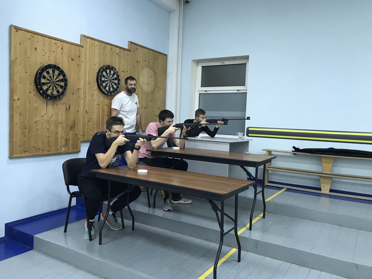 В Спортивном клубе «Десна» прошли соревнования по пулевой стрельбе из пневматической винтовки
