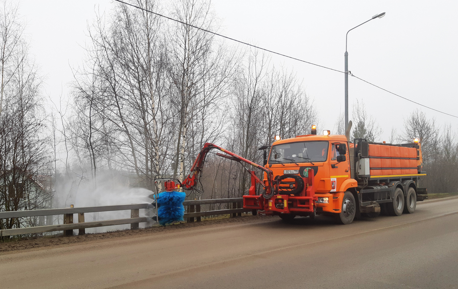 Работы по уборке объектов  улично-дорожной сети проводятся в поселении Рязановское