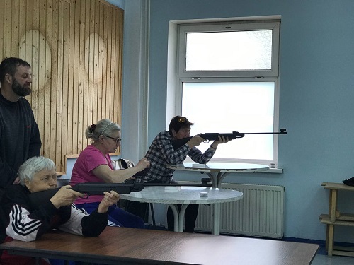 Соревнования по стрельбе из пневматического оружия провели в Спортивном клубе «Десна»