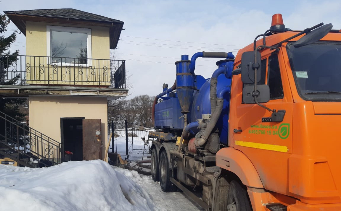 Завершилась замена канализационного насоса в деревне Мостовское