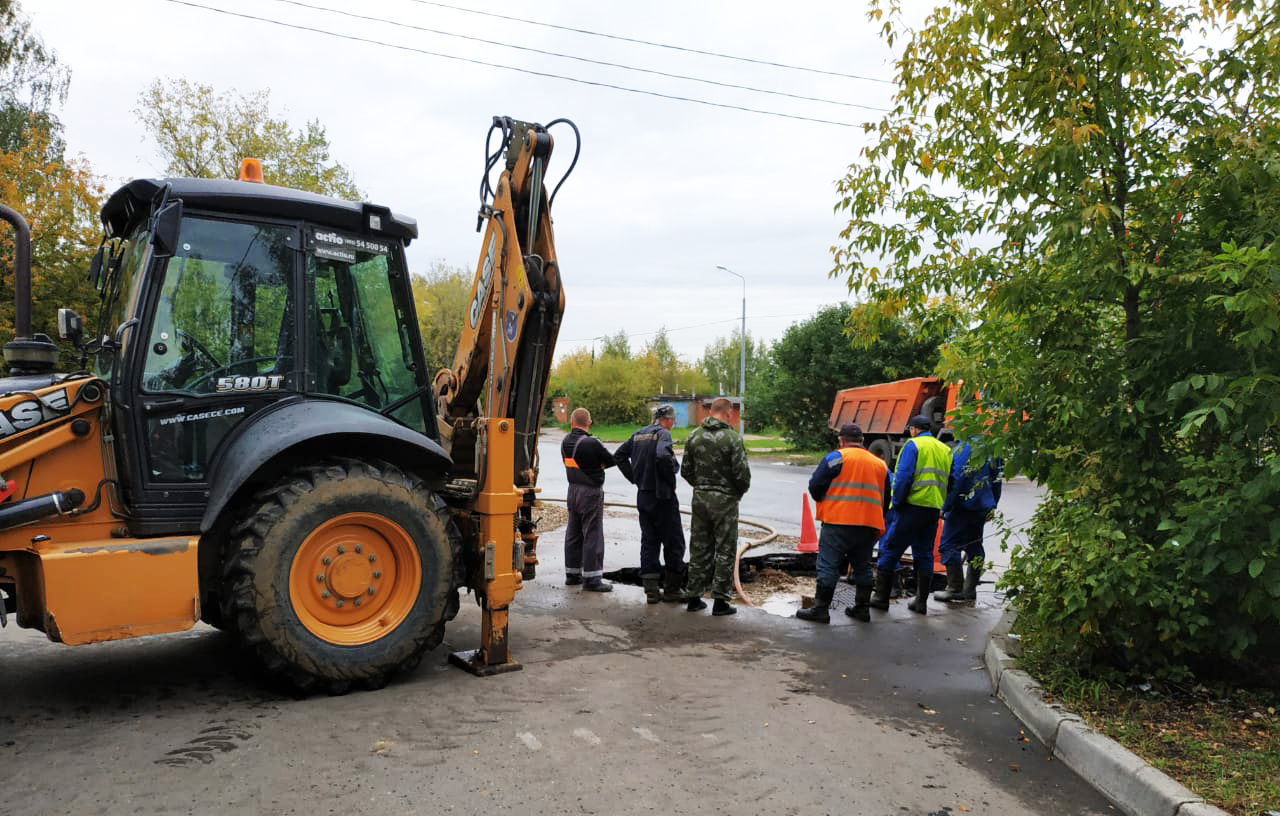 Утечка на водопроводе в поселке Знамя Октября оперативно устранена