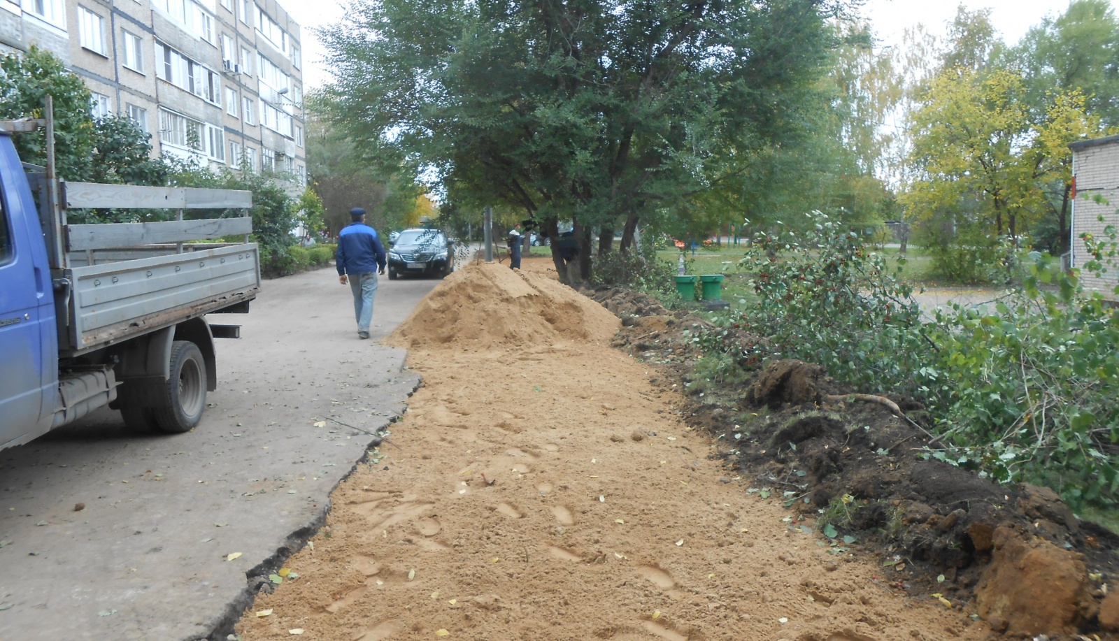 Началось благоустройство дворовой территории в поселке Знамя Октября.