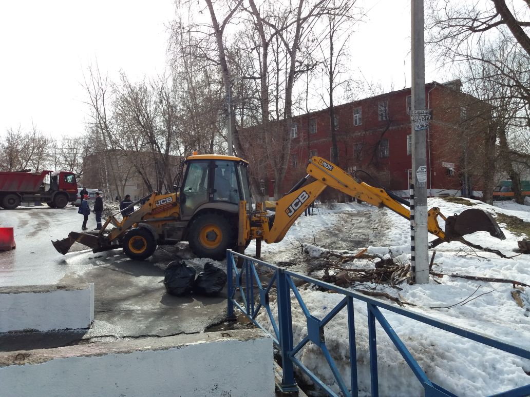 Продолжаются работы по приведению в надлежащее санитарное состояние береговой линии реки Десна в поселке Фабрики им. 1 Мая