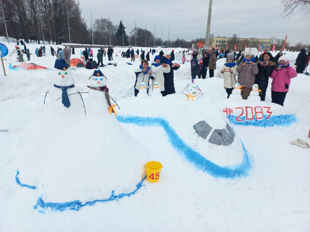 Команда педагогов школы №2083 приняла участие в «Арт-фесте» снеговиков