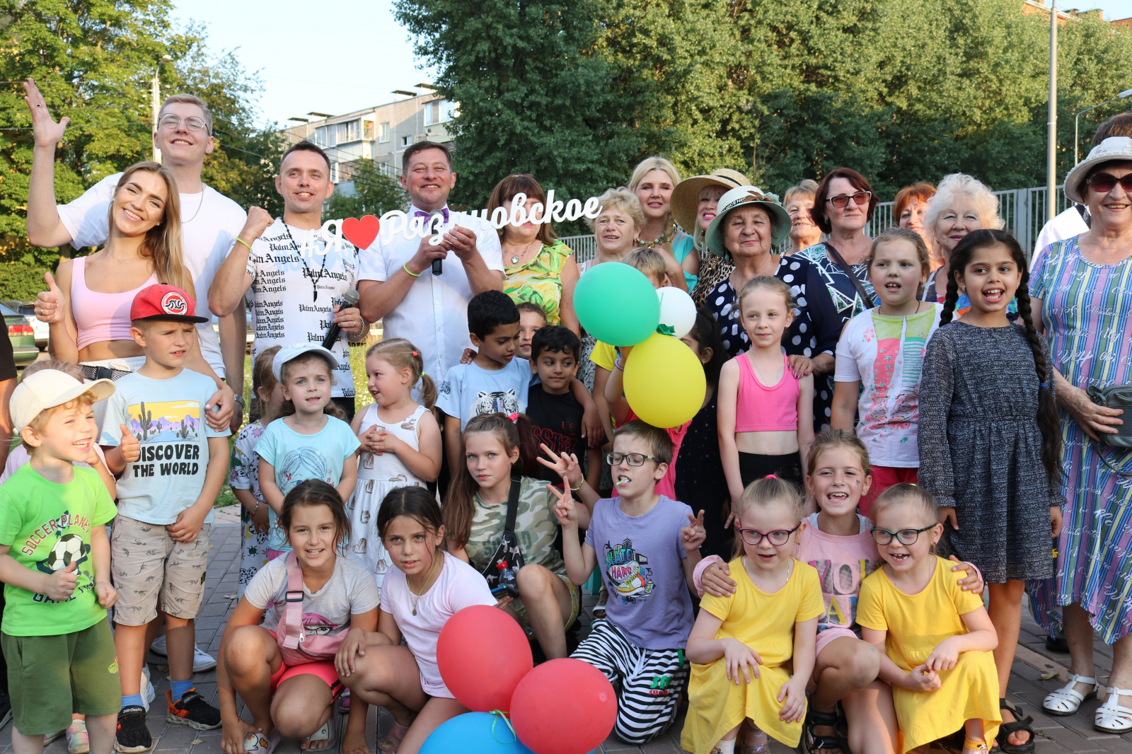 Летние вечера в Рязановском: уличные интерактивные праздники продолжаются